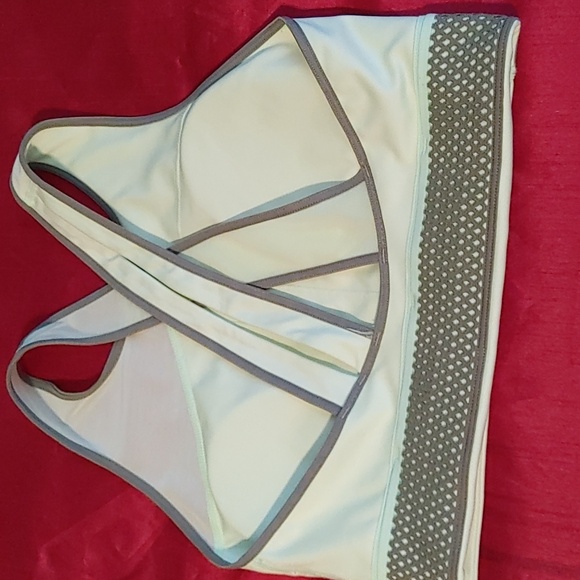 New Balance The Runway Sports Bra - Picture 4 of 7